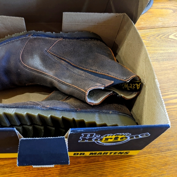 Doc Martin distress leather brown boots size 10 - Picture 1 of 8